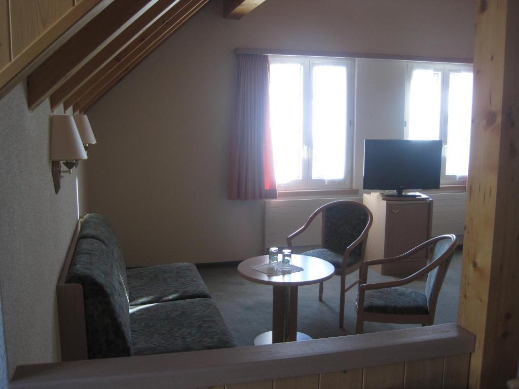 Hotel Des Alpes Realp Room photo